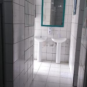 Habitación Económica con Cama King
